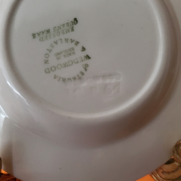 WEDGWOOD OF ETRURIA & BARLASTON ASHTRAY - Picture 5 of 5